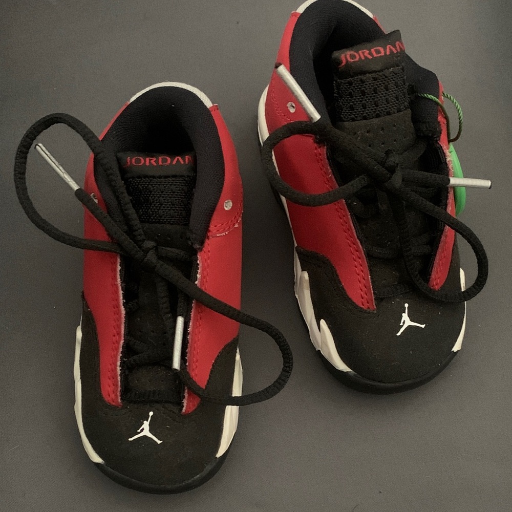 Jordan Kids Sneakers in Red and Black